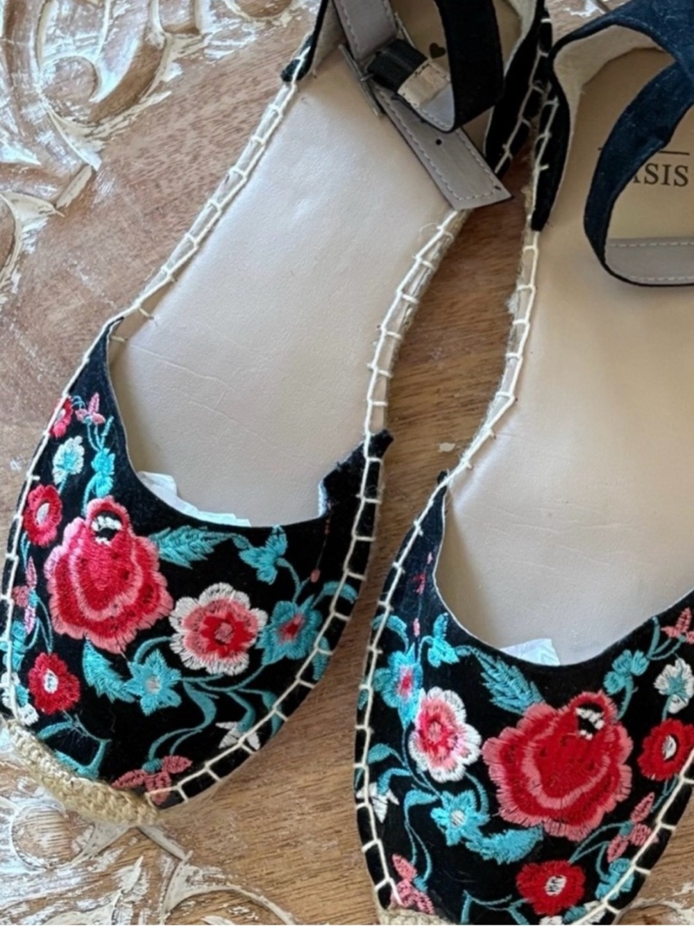 Oasis Floral Espadrilles in Black Faux Suede. Size 9 (40). NWOT!